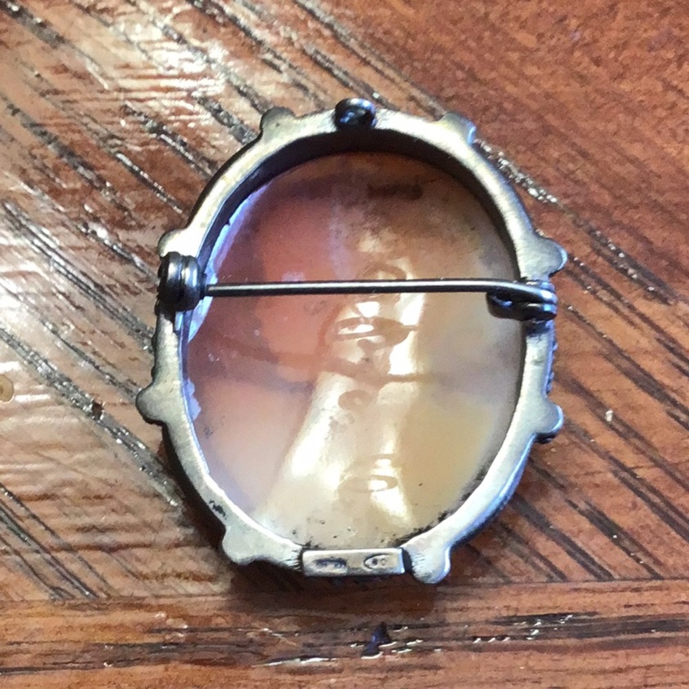 Vintage Signed Cameo Brooch - Picture 2 of 3